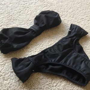 SALINAS black bikini Size M/L. 4-6 bottoms B/C cup